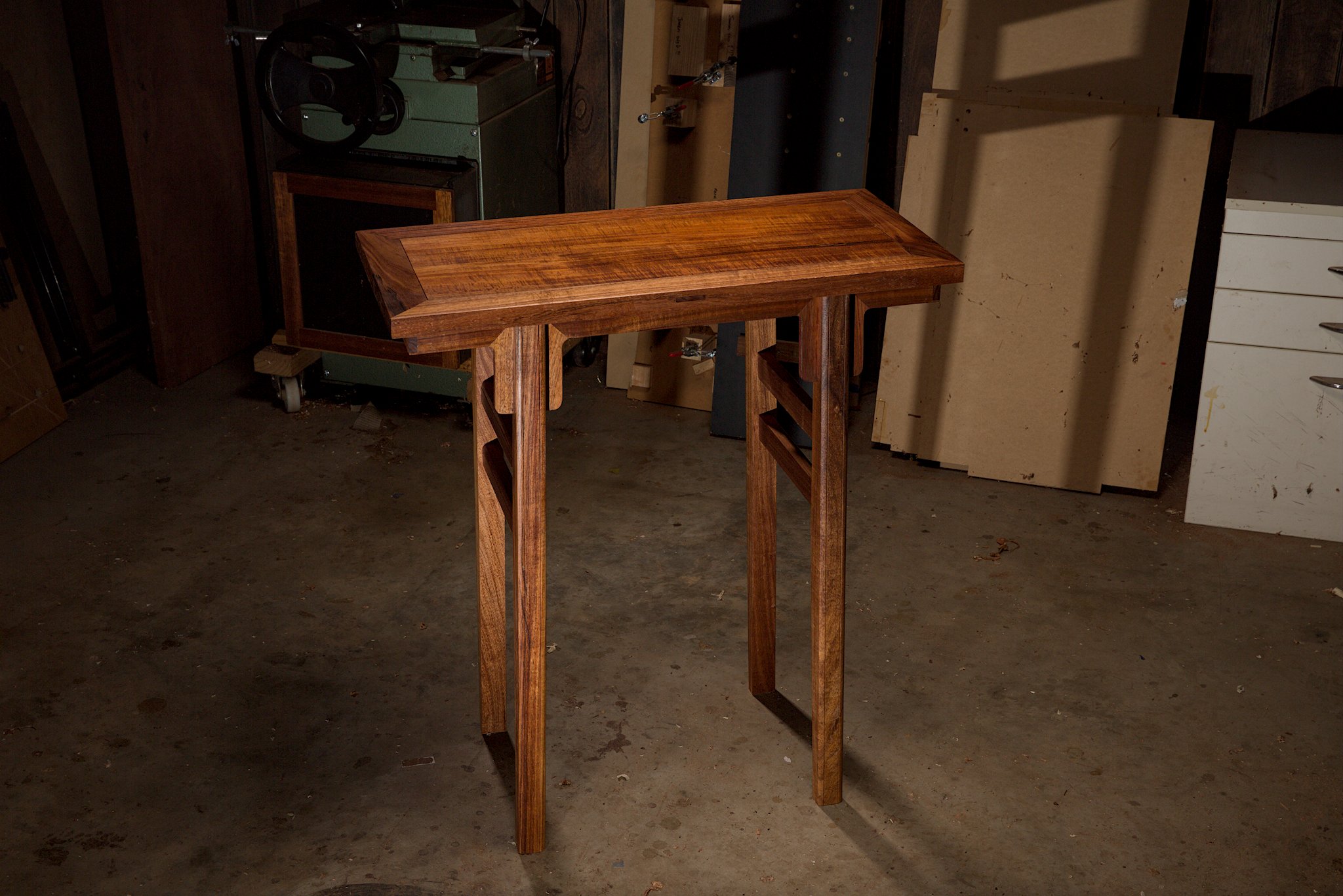 Àn Table in Blackwood