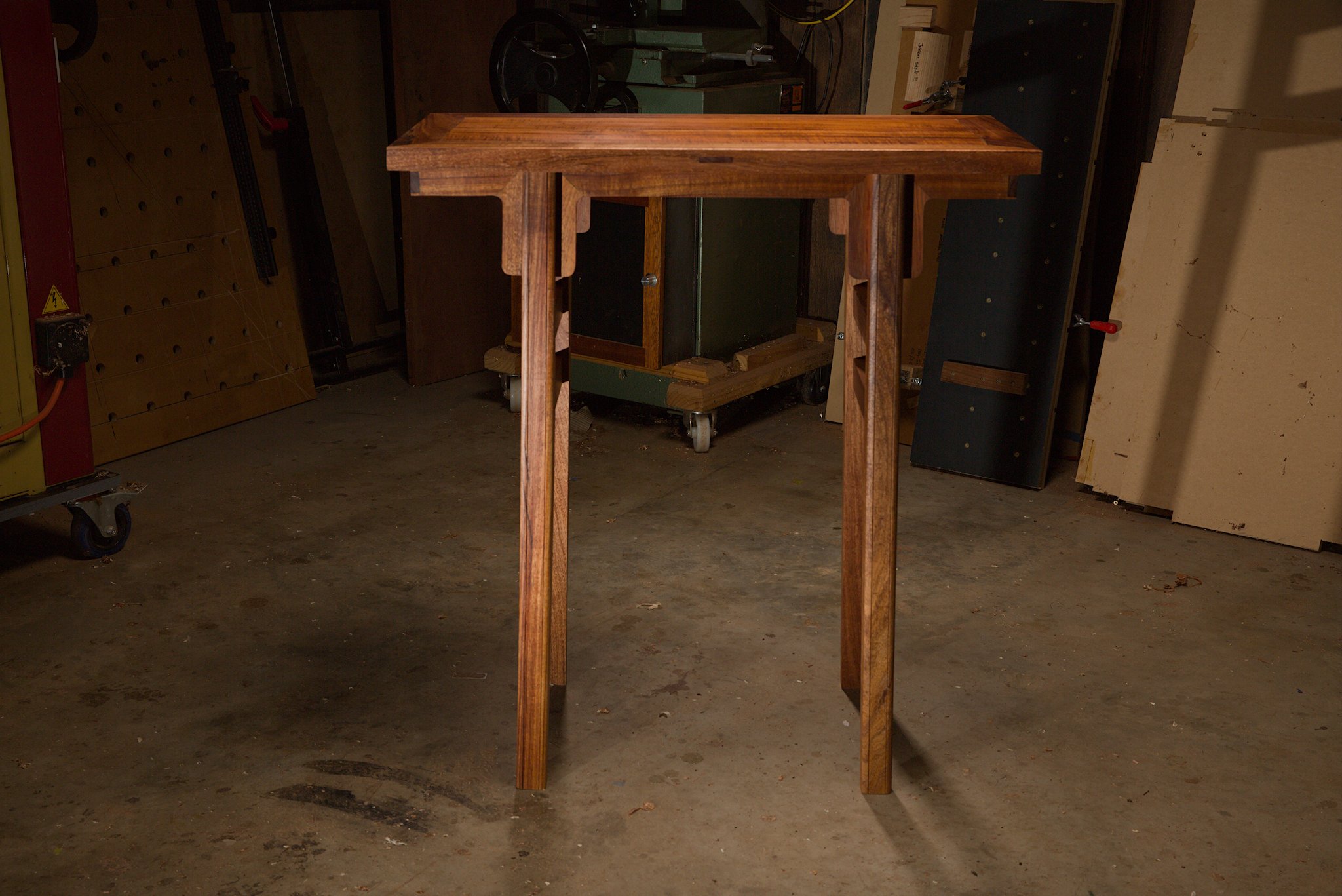 Àn Table in Blackwood