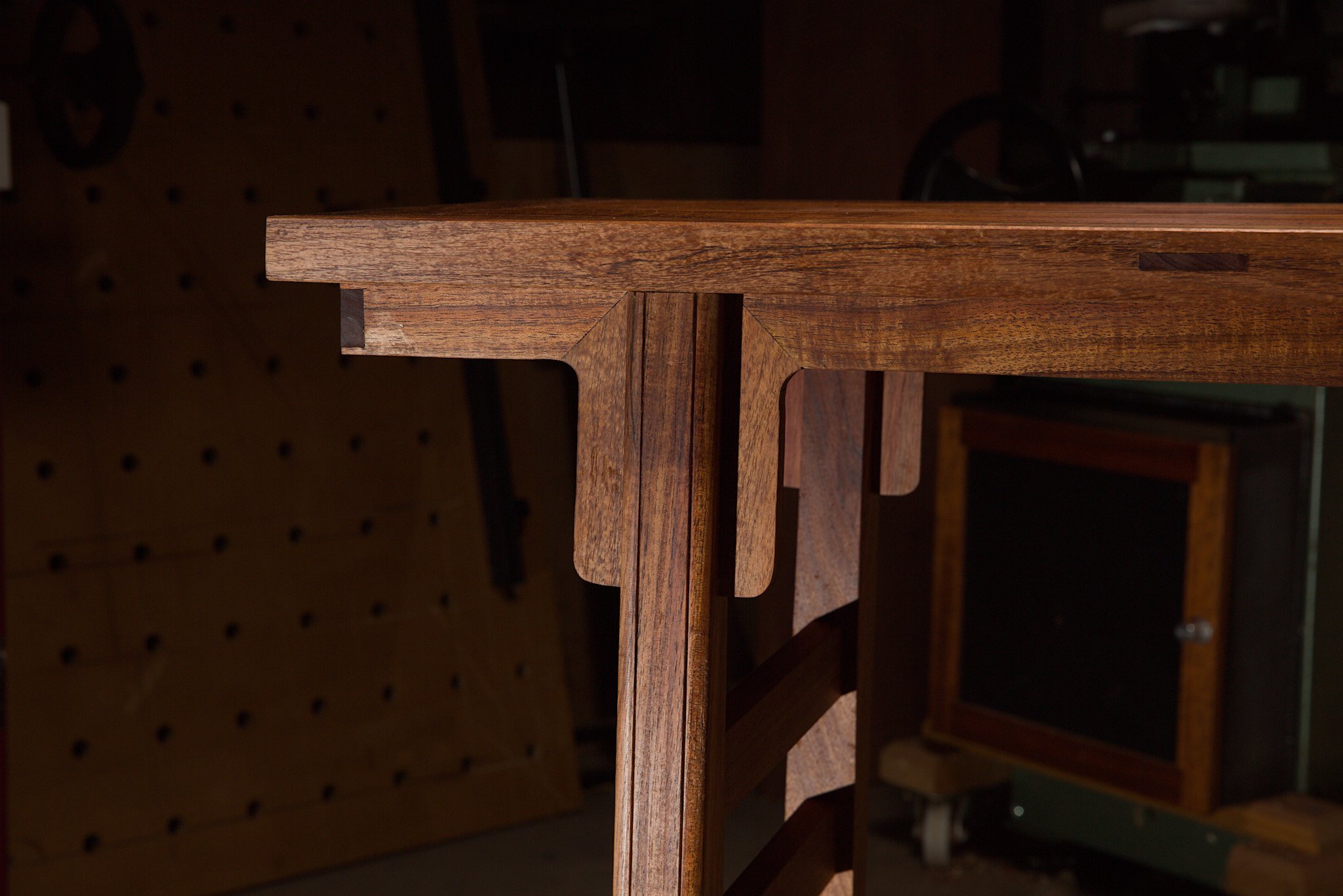Àn Table in Blackwood