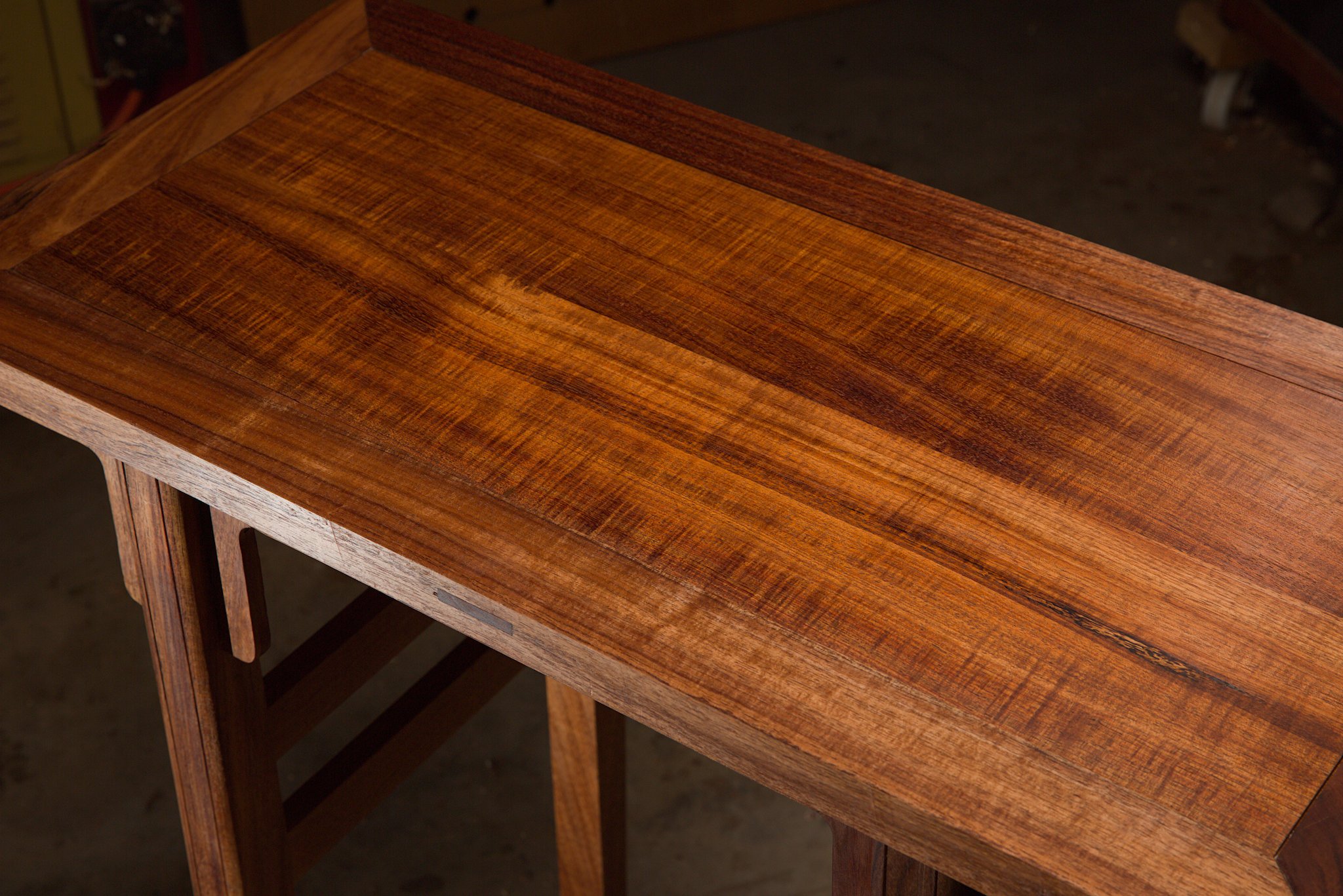 Àn Table in Blackwood