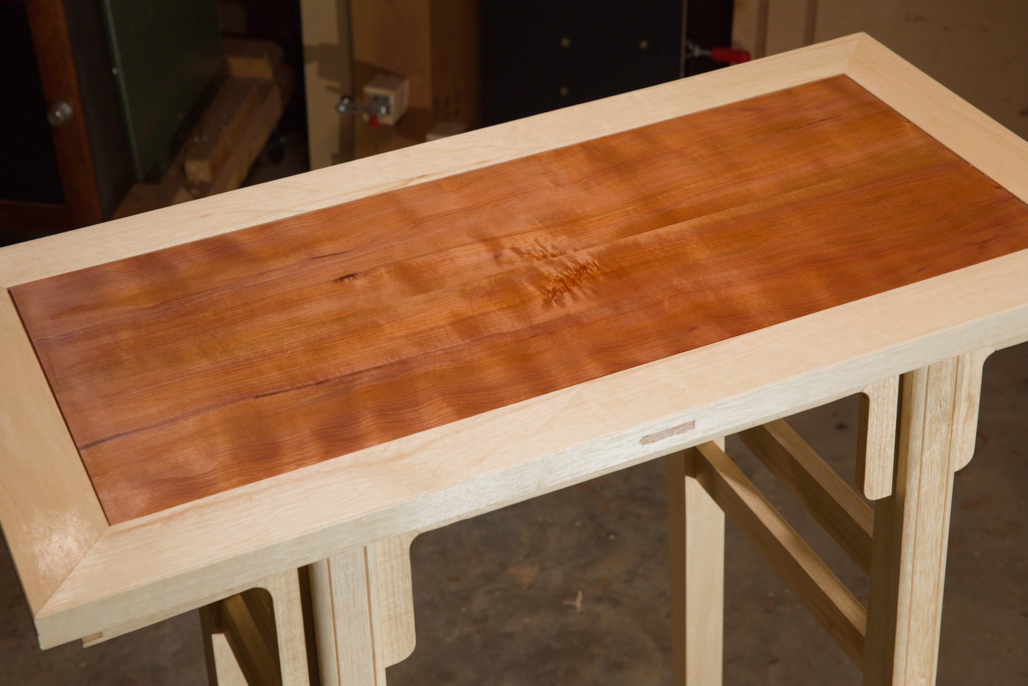 Àn Table in Silver Ash and Myrtle