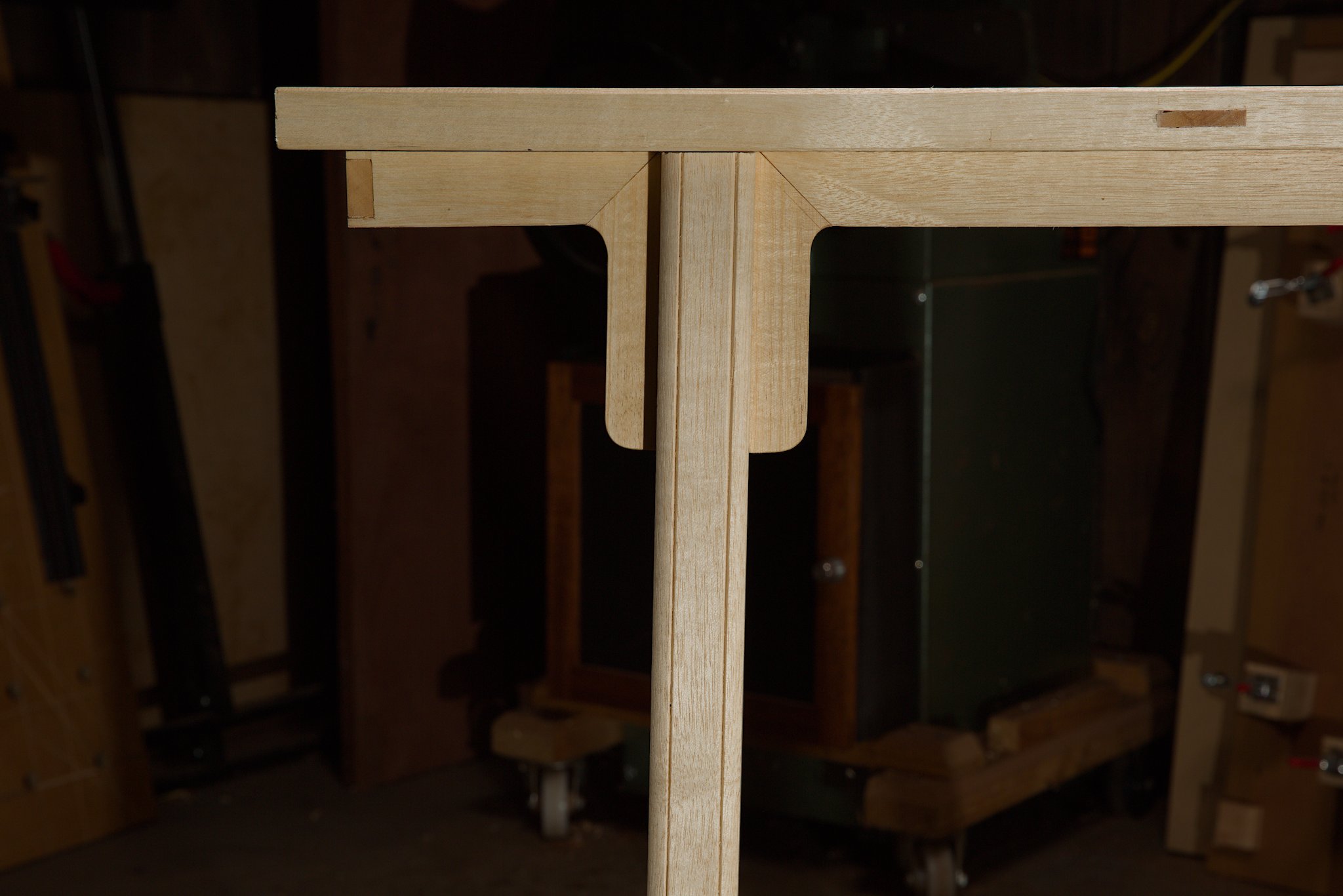 Àn Table in Silver Ash and Myrtle